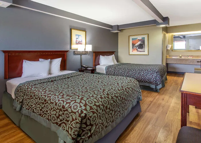 Travelodge By Wyndham Отель