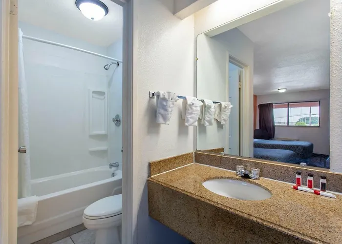 Travelodge By Wyndham Hotel