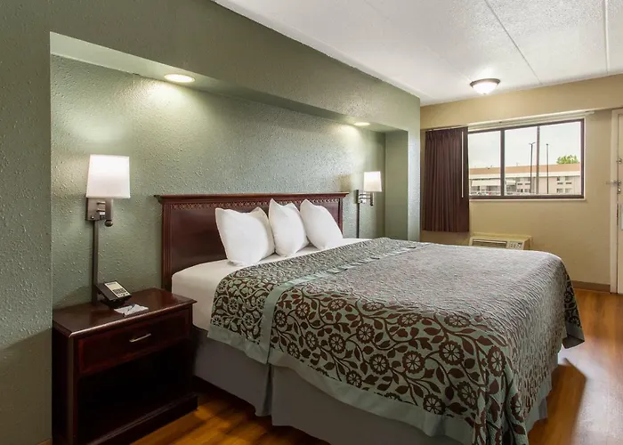 Travelodge By Wyndham South Holland
